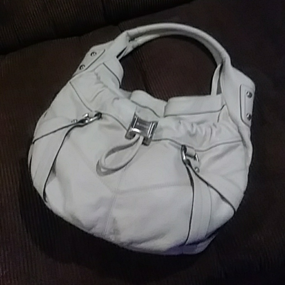 Cream B Makowsky bucket leather purse